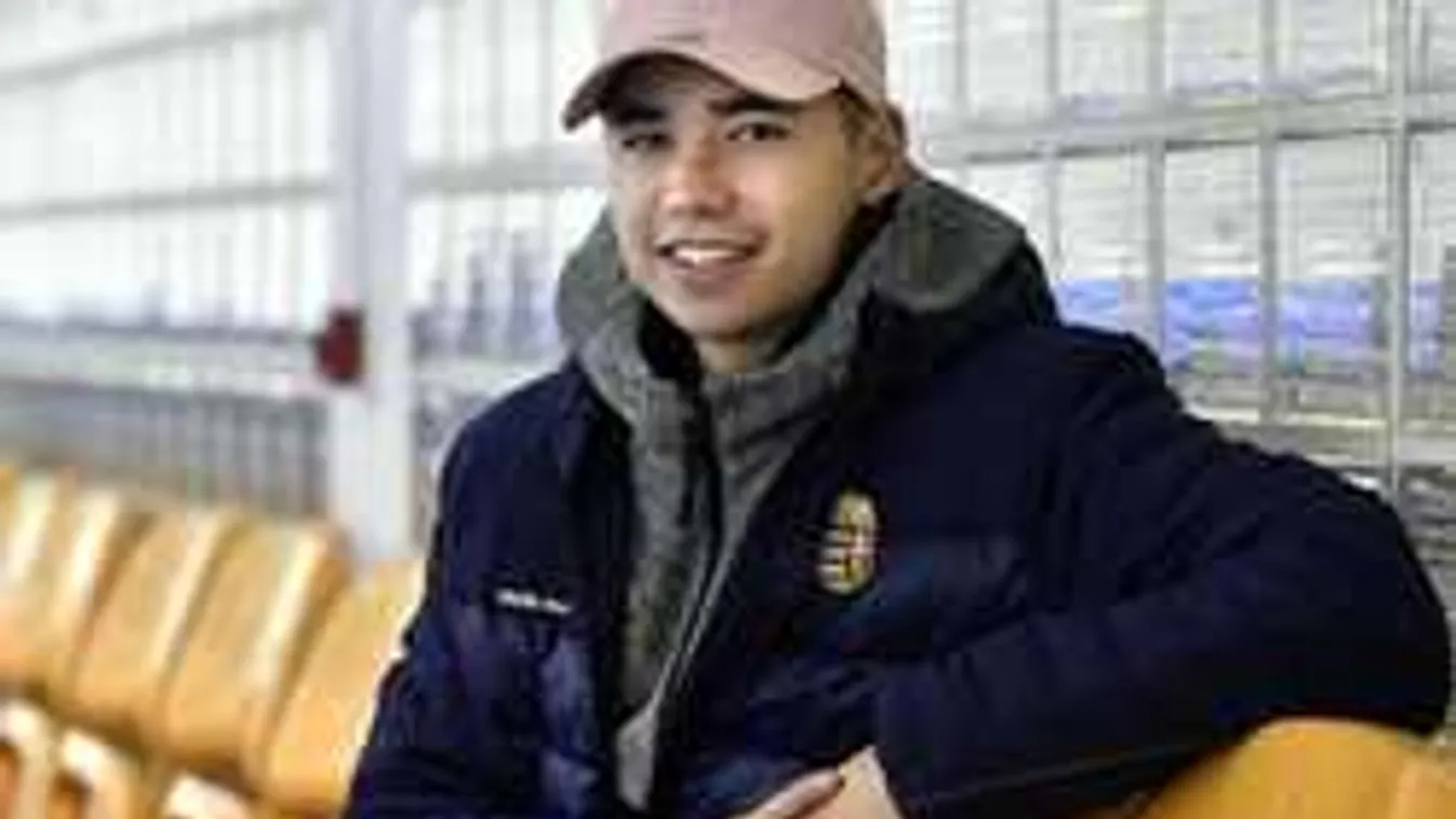 Elballagott a magyar sztár, ezzel a fotóval búcsúzik a középiskolától