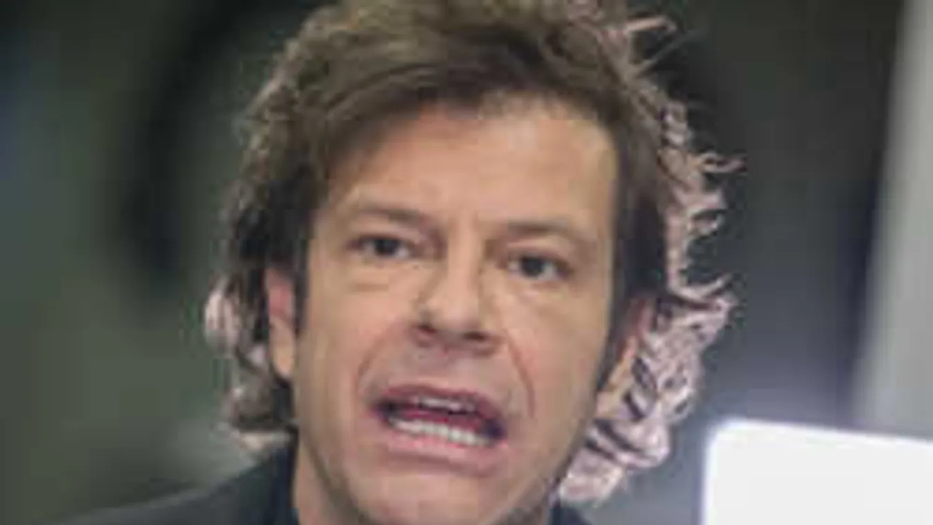 Õrület, amit ebben a videóban művel Till Attila