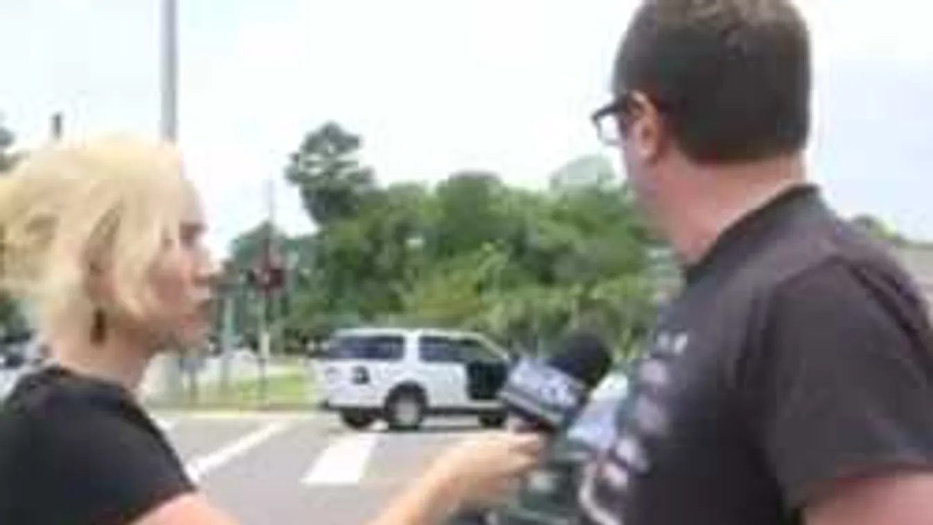 Élő adásban volt a riporter, amikor elkezdtek mögötte lövöldözni! - videó