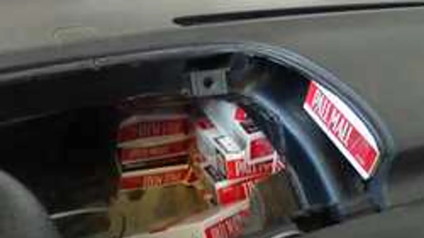 Félmilliónyi füstölnivalót foglaltak a pénzügyőrök