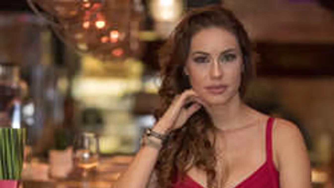 Elképesztő rongyrázás! 15 milliós szettben pózol Luxus Bogi!