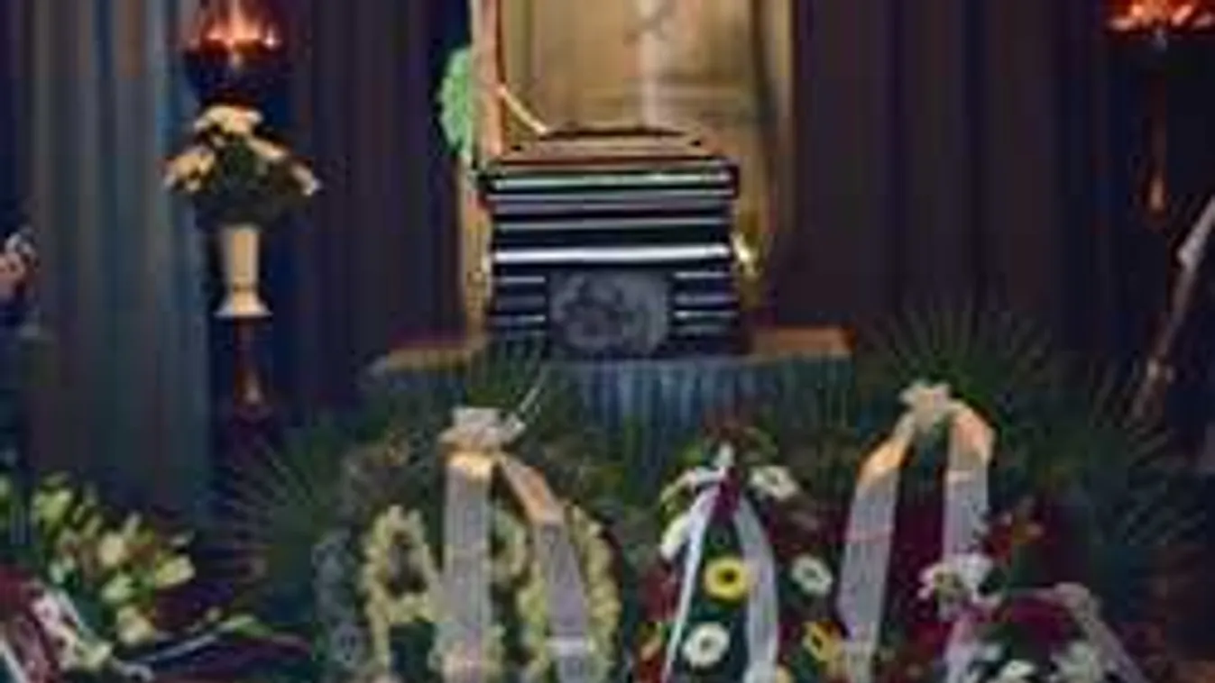 Több százan búcsúztatták: így temették el Choli bácsit!