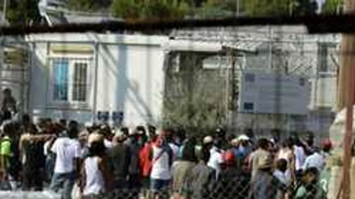 114 darab NGO segít 1 görög szigeten a bevándorlóknak!