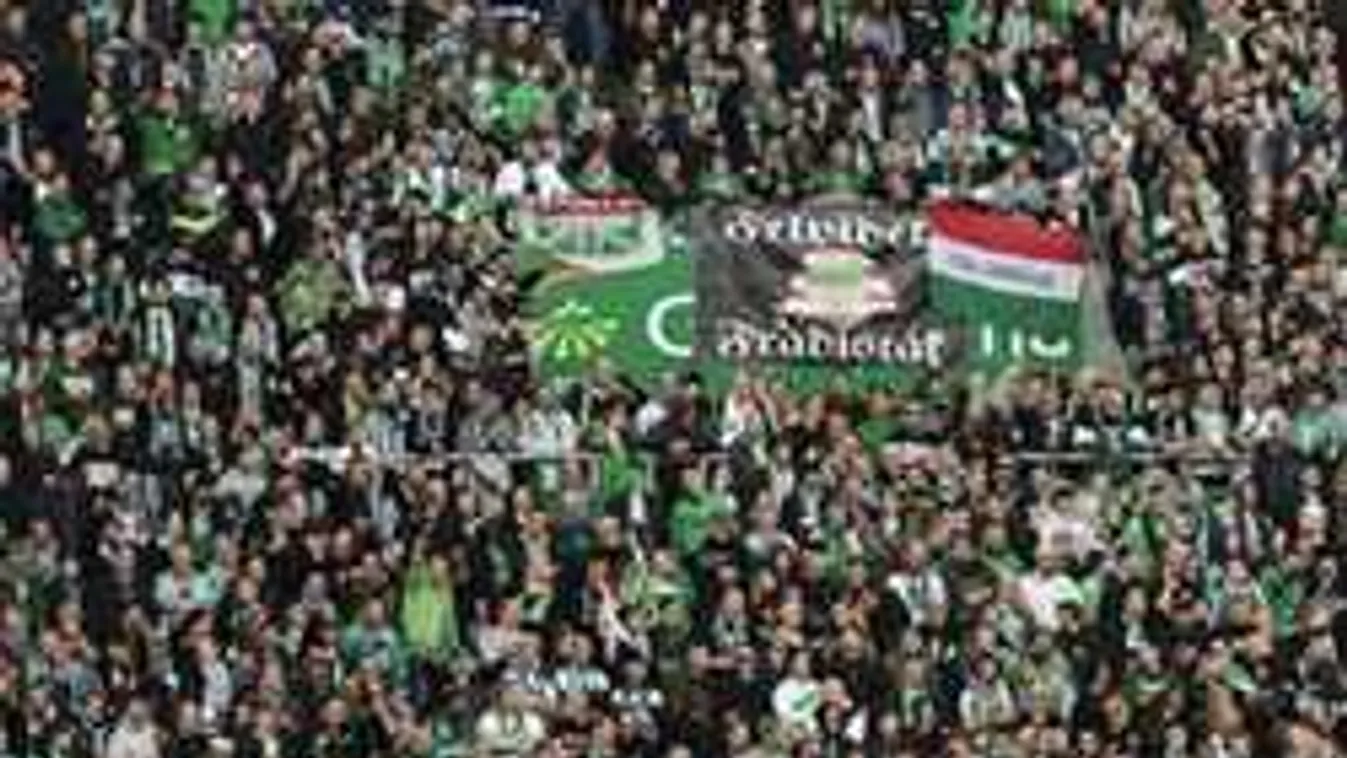 Sokkoló videó, tömegben szenvedett balesetet a kisfiú a Fradi-meccsen