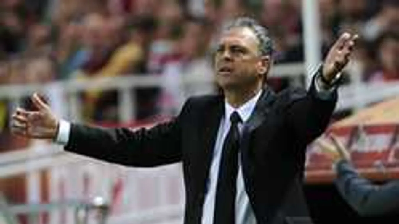 Meglepő döntés, ingyen dolgozik a sztárcsapat vezetőedzője