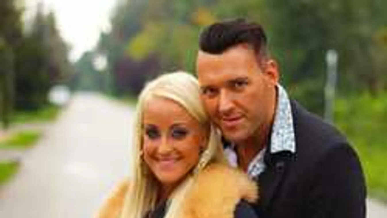 Most érkezett: gyermeke érdekében adja fel karrierjét a magyar énekesnő