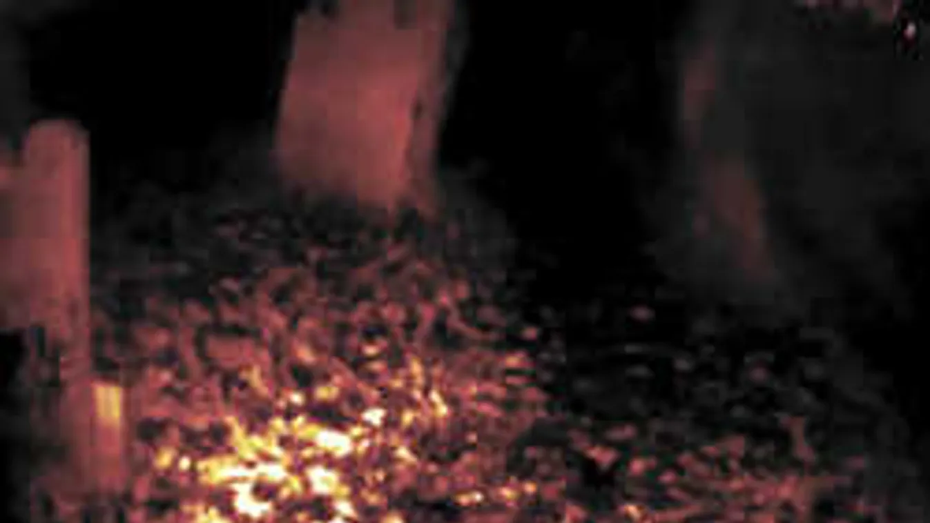 Hátborzongató jelenséget videóztak a 800 éves temetőben