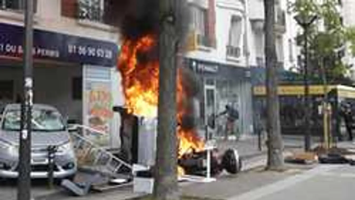 Elképesztő videó az anarchisták és a rendőrök párizsi csatájáról