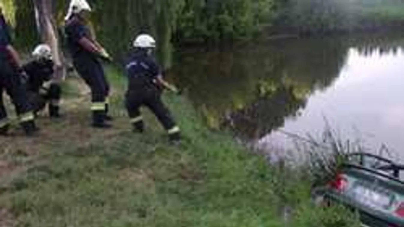 Helyszíni fotók a súlyos szabolcsi balesetről, tóba zuhant egy autó