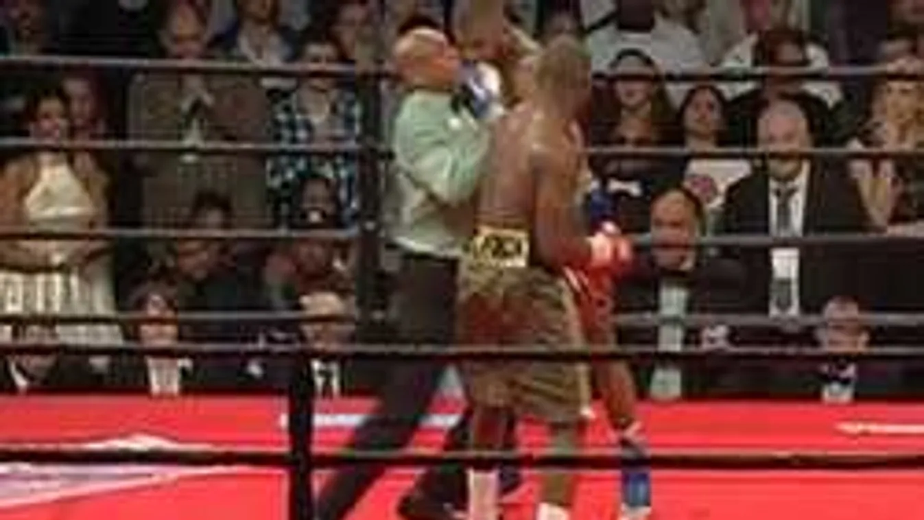 Botrányos pofon, megütötték a bírót a bokszmeccsen