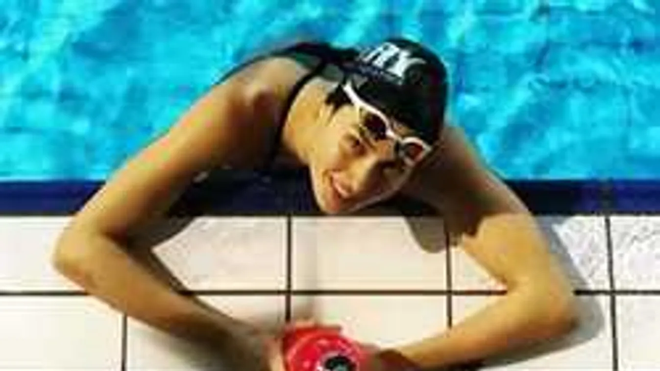 Jakabos Zsu dögös haspólóban üzent, nem kell aggódni érte