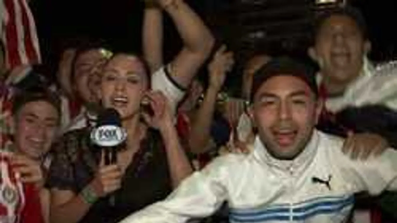 Botrány élő adásban, mikrofonnal ütött a riporternő  - videó