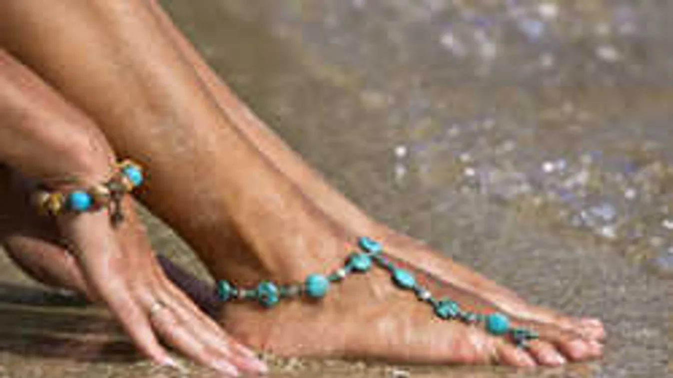 Megint hódít ez a szexi kiegészítő, őrjítő lesz a női láb