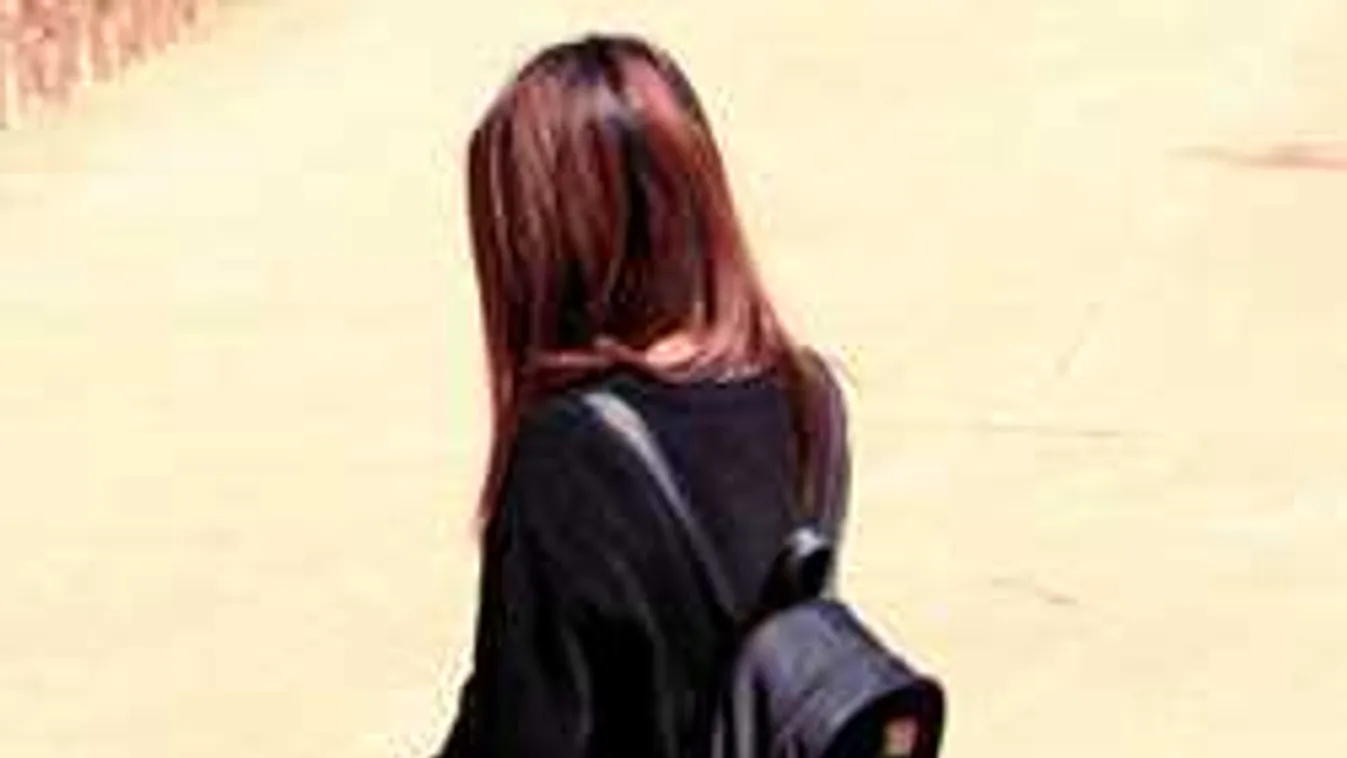 Hazudtak a lányok a zaklatásról, kirúgták a Pest megyei igazgatót