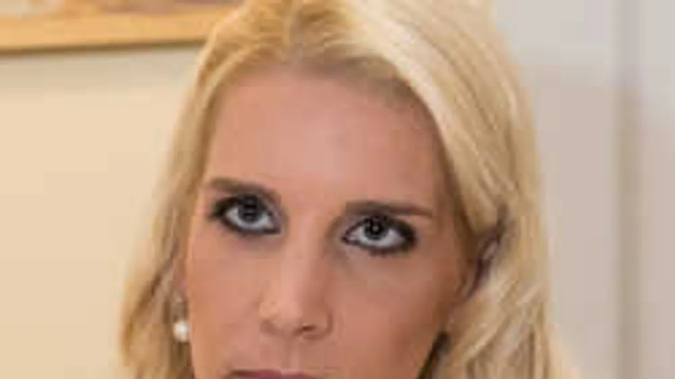 Váratlan fordulat, teljesen eltűnt a leszbikus magyar színésznő exe