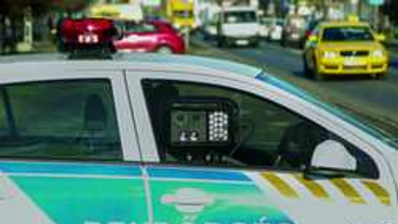 Vajon álcázva, civil autóból is mérhet a rendőr? Itt a válasz