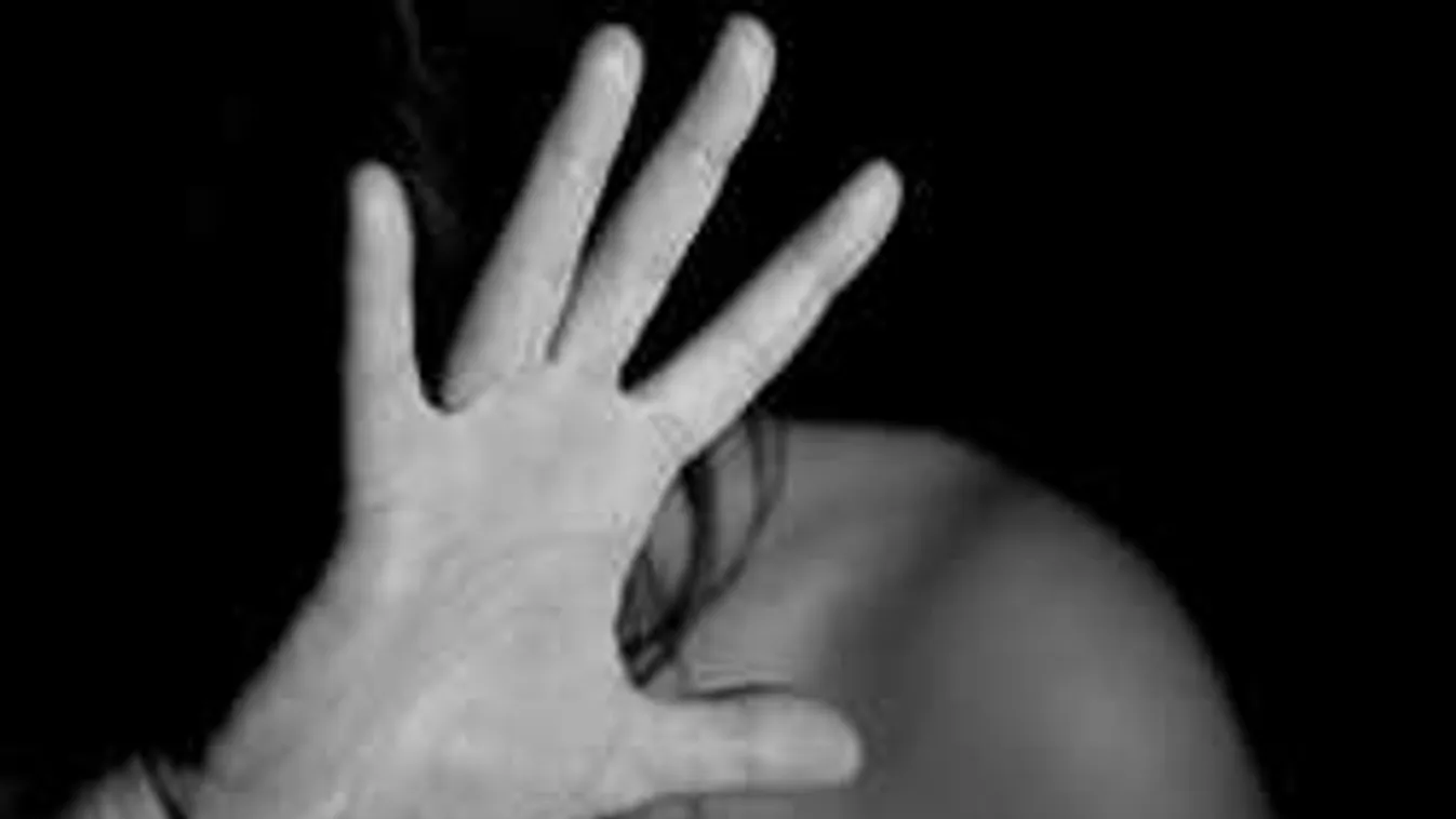 Fiatal diákot szemelt  ki a kéjenc tanárnő, durva, ami ezután történt