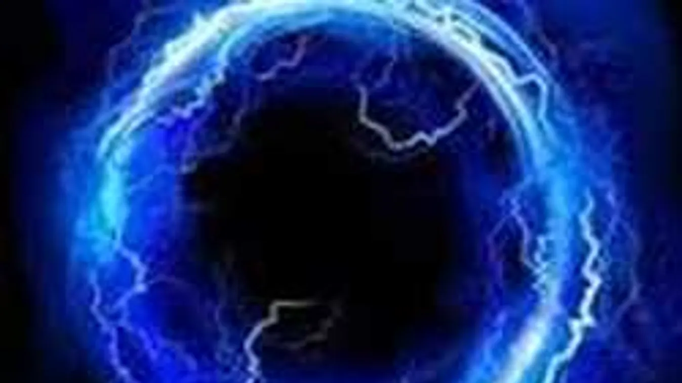 Így robbant a gömbvillám a buszmegállóban: négy nő a földre zuhant