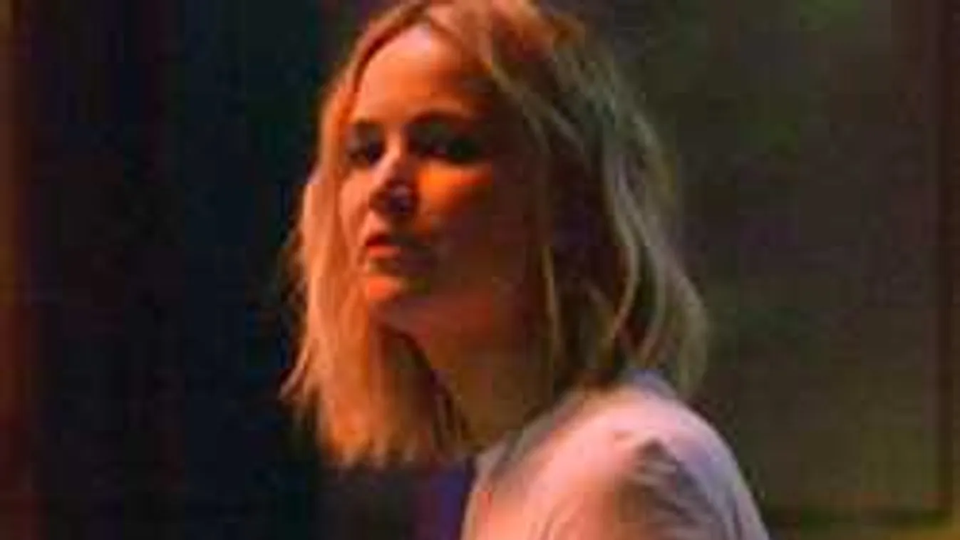 Túlbulizta magát, úgy kellett hazacipelni a dögös színésznőt