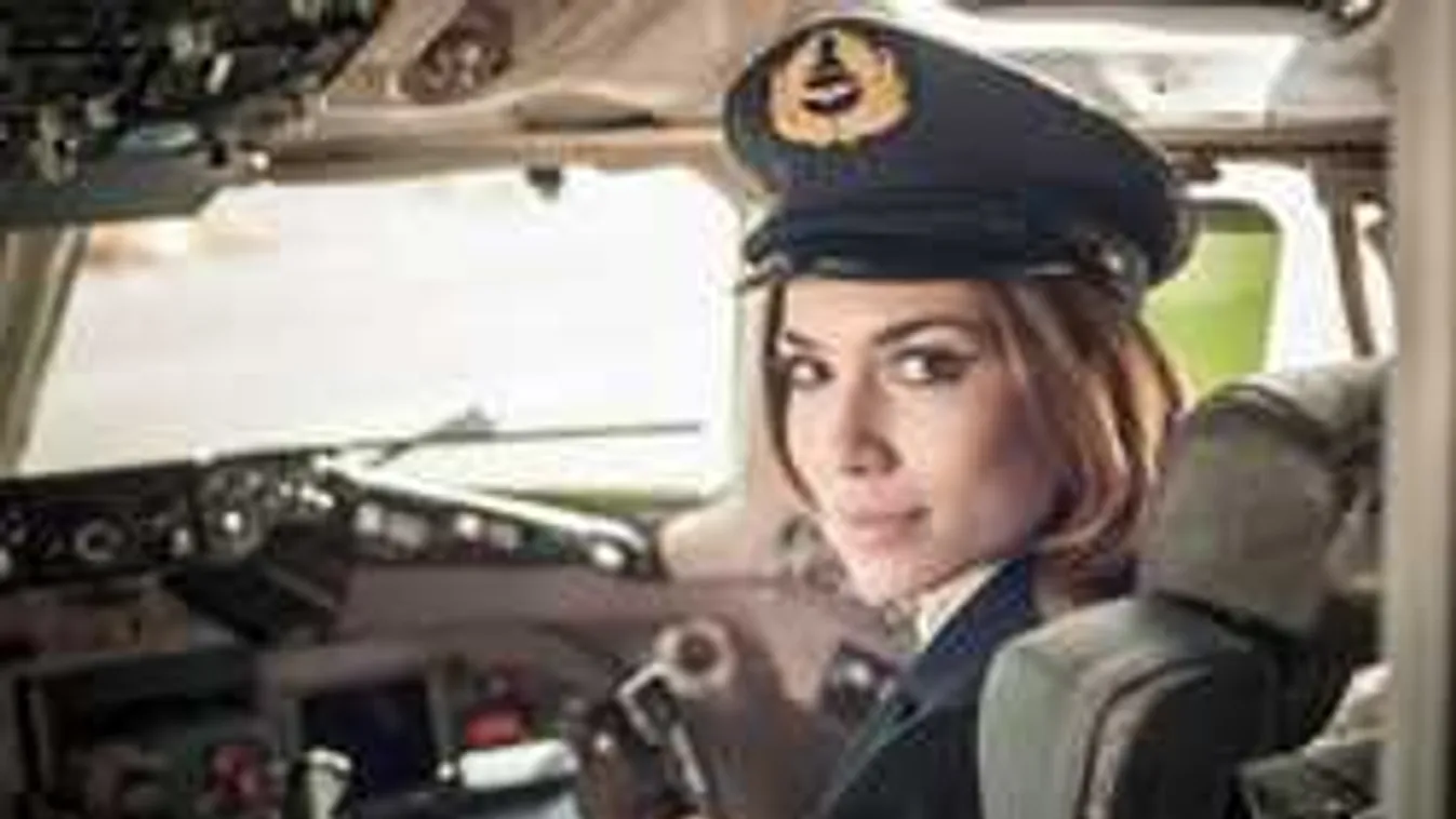 Ez a forróvérű pilótanő rendesen elintézte a férfiakat a fedélzeten