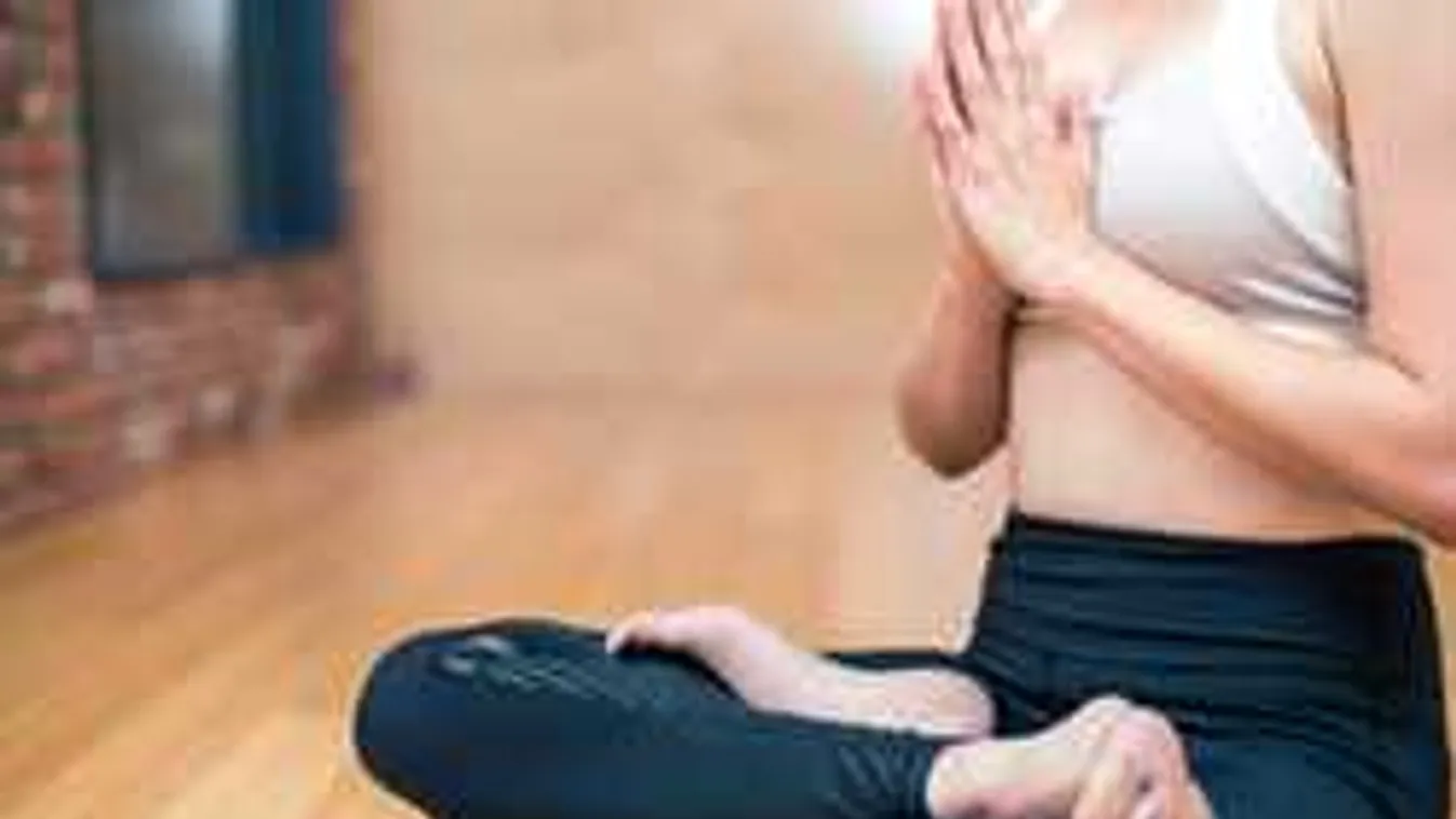 Topless képet posztolt magáról a jógainstruktor