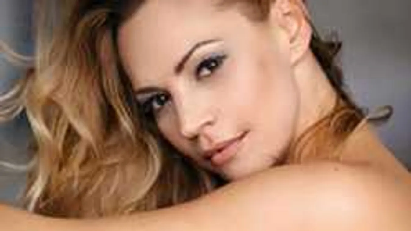 Izgalmas szerelmi háromszögbe keveredett az ismert magyar énekesnő