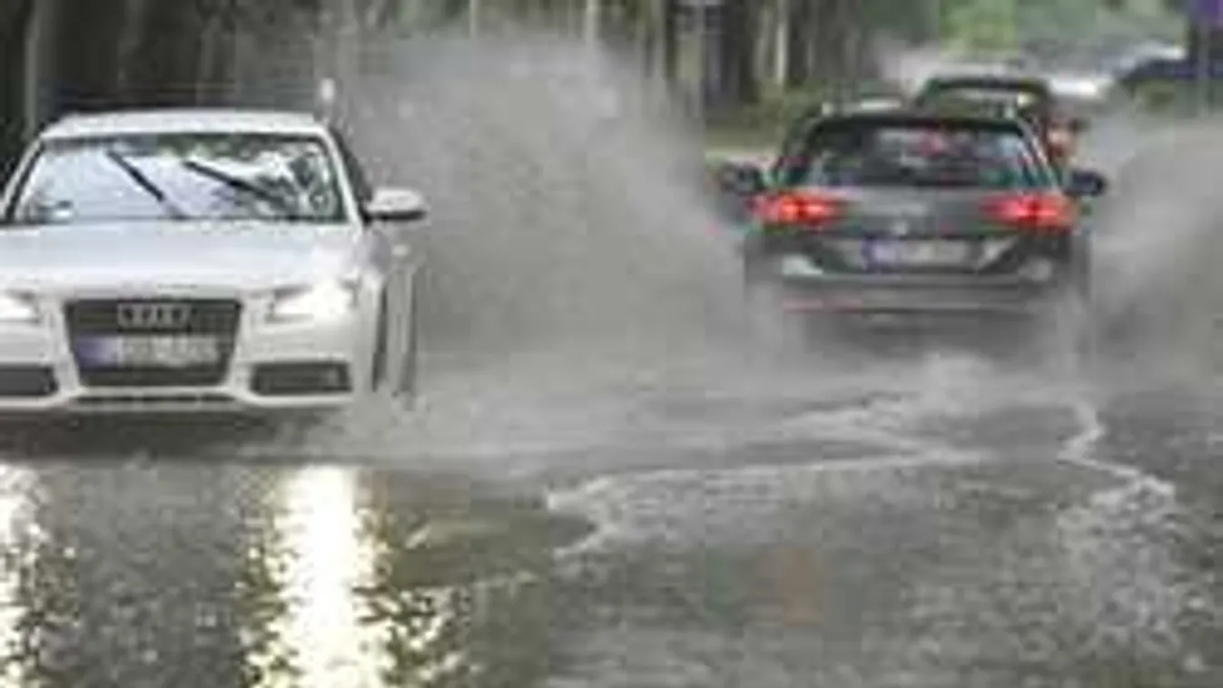 Itt már leszakadt az ég: durva videók a viharról