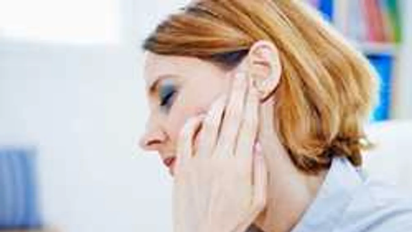 Nagyon durva, ami ennek a nőnek a fülével tötént