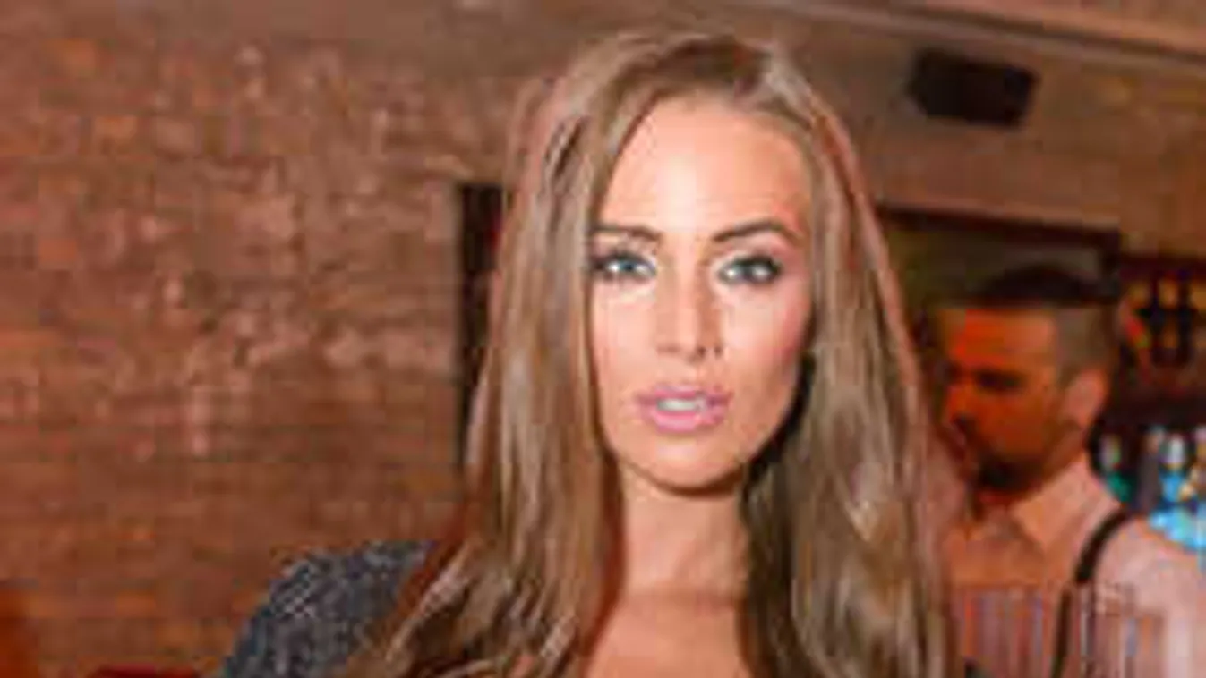 Elképedtünk, megmutatta csodaszép jegygyűrűjét a magyar sztár