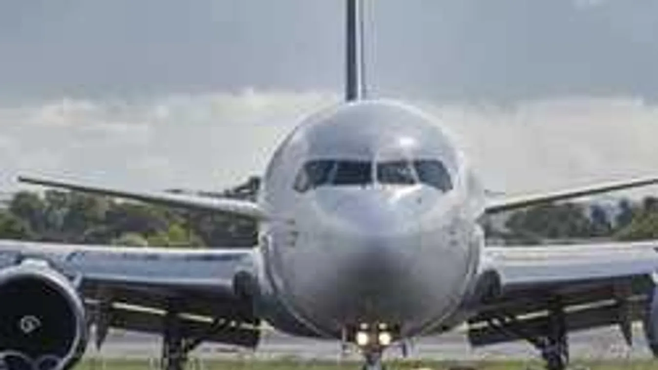 "Sosem láttam még ilyet" - baleset a leszállópályán, lezárták a repteret