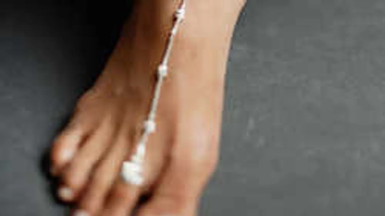 Mezítlábas szandál lett a divat, szexi lesz a női láb