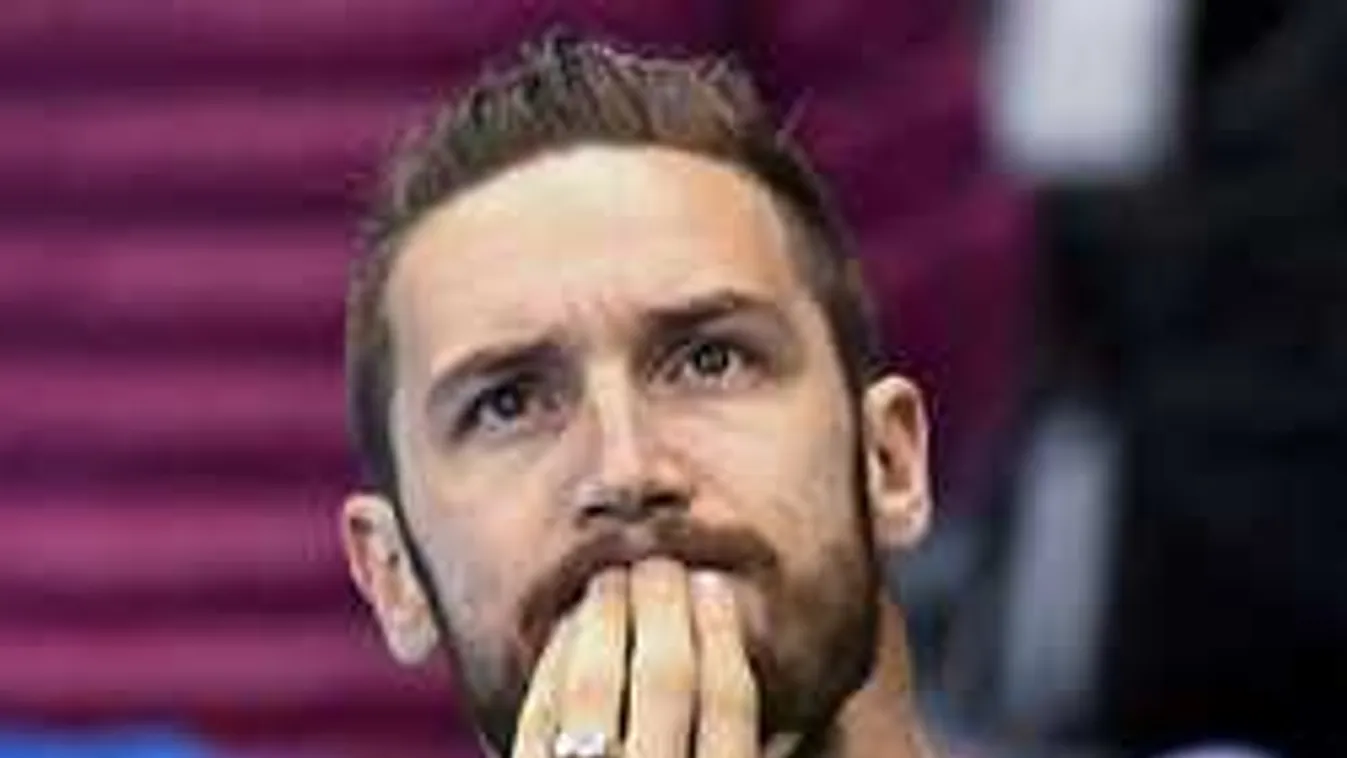 Durva kritika, Tusupnak mennie kell Magyarországról