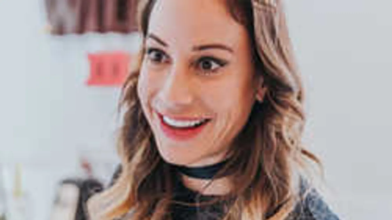 Örömteli hírt jelentett be Vajna Tímea: ezért takargatta a hasát