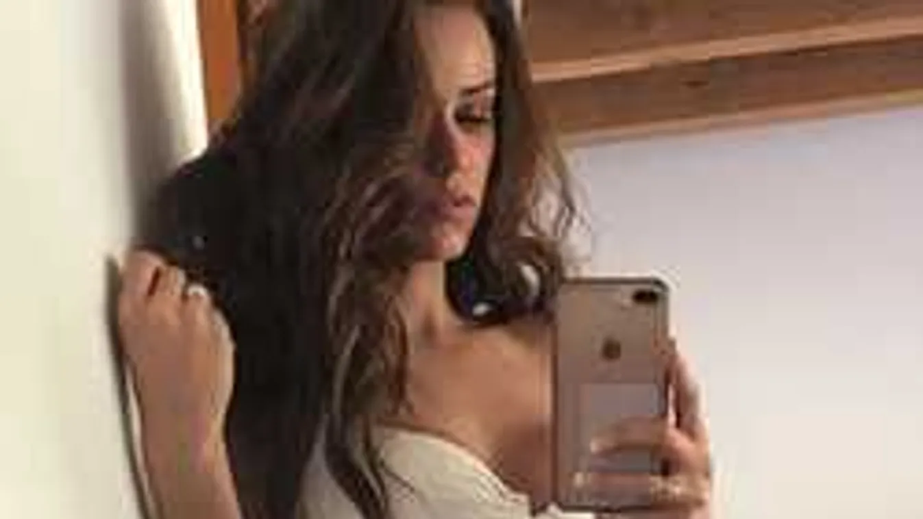 Kéjes mámor: élő adásban pucsított nagyot a dögös időjós