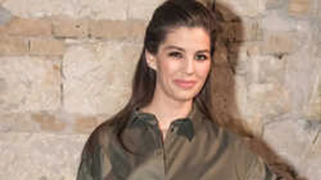 Hoppá! Szerinted is félmeztelen Ördög Nóra ezen a képen?