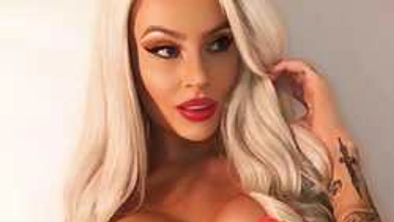 Belepirulsz, a lábai között kényezteti magát a nagy mellű bombázó