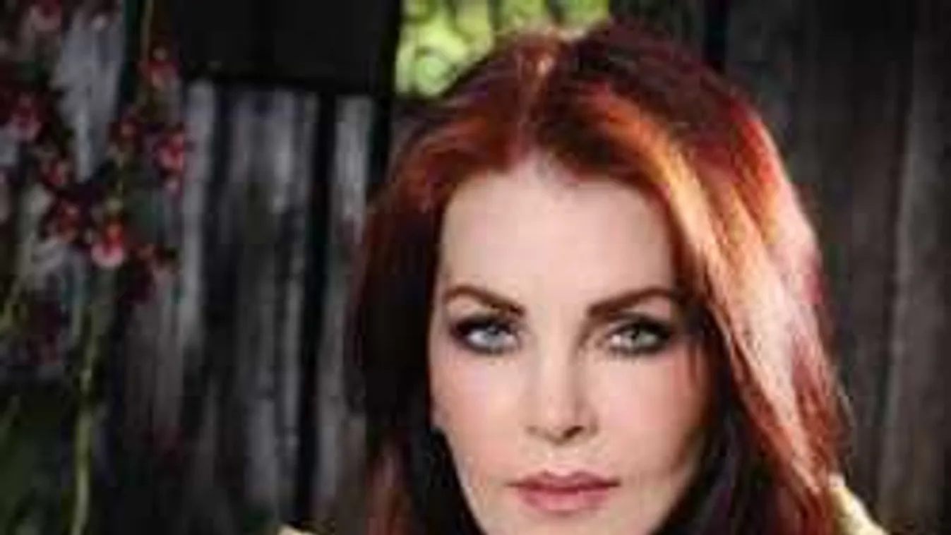 Hiába a testőrsereg: Itt egy fotó Elvis özvegyéről!