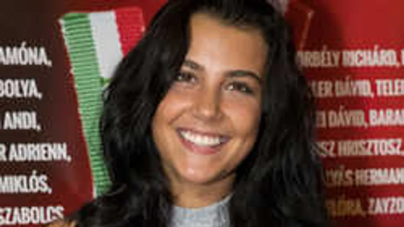 Félrecsúszott Tóth Andi trikója: kivillant a formás melle