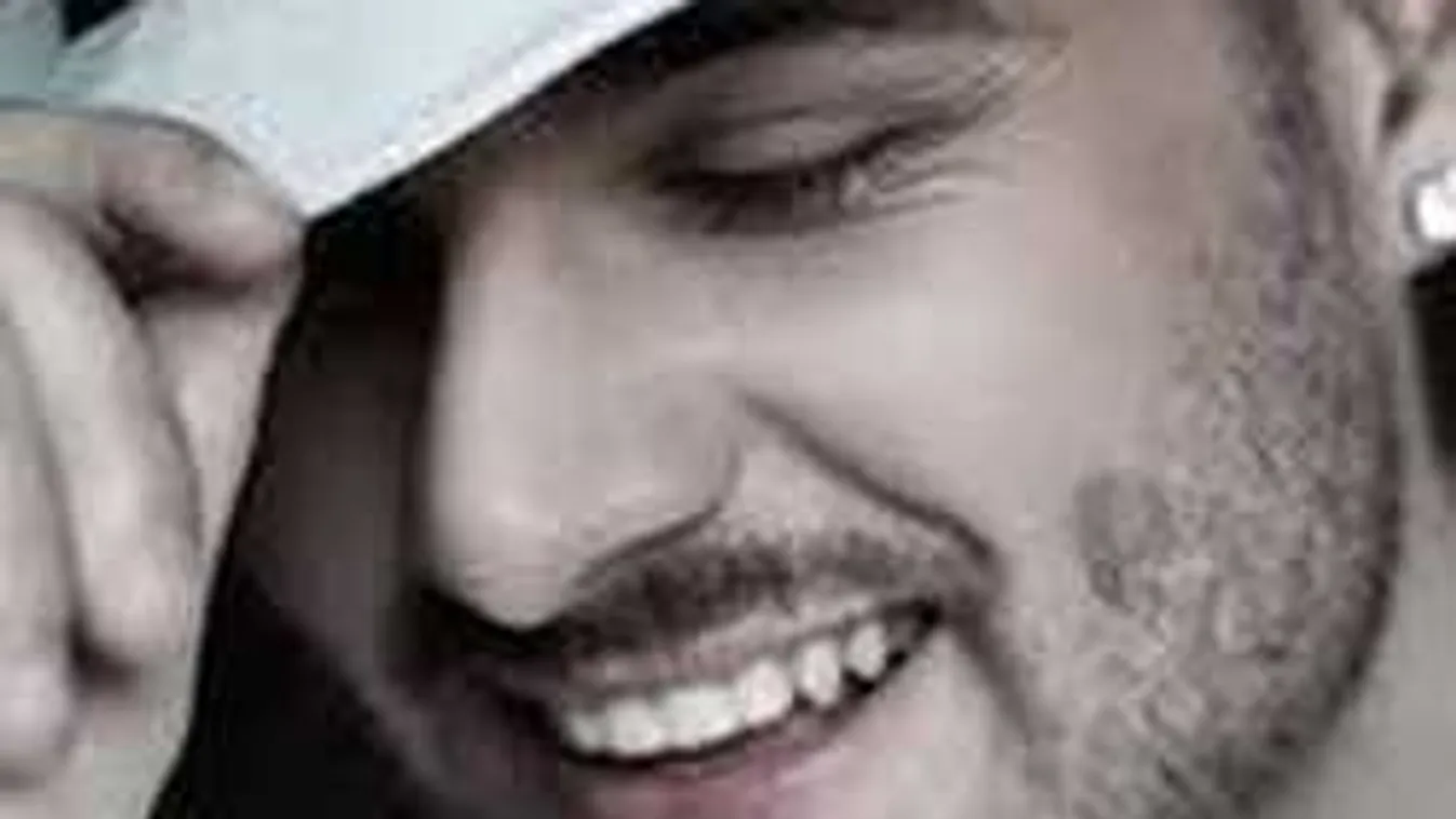 Ezzel a gyémánt ékszerrel lepte meg magát a magyar sztárénekes