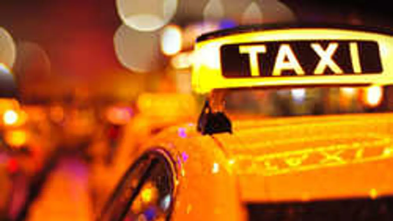 Drámai felvétel jött: felrohant a járdára az autó, letarolta az embereket