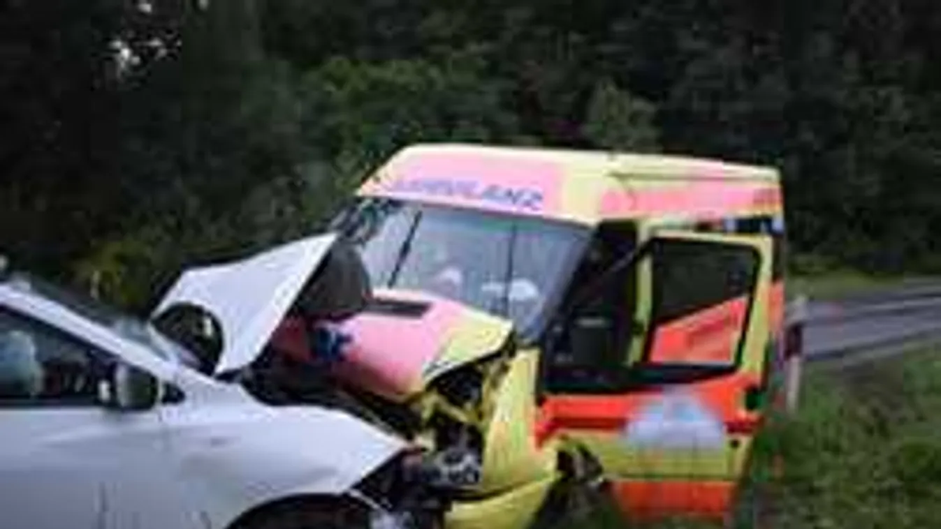 Brutális fotók jöttek a betegszállító balesetéről, tragédia történt
