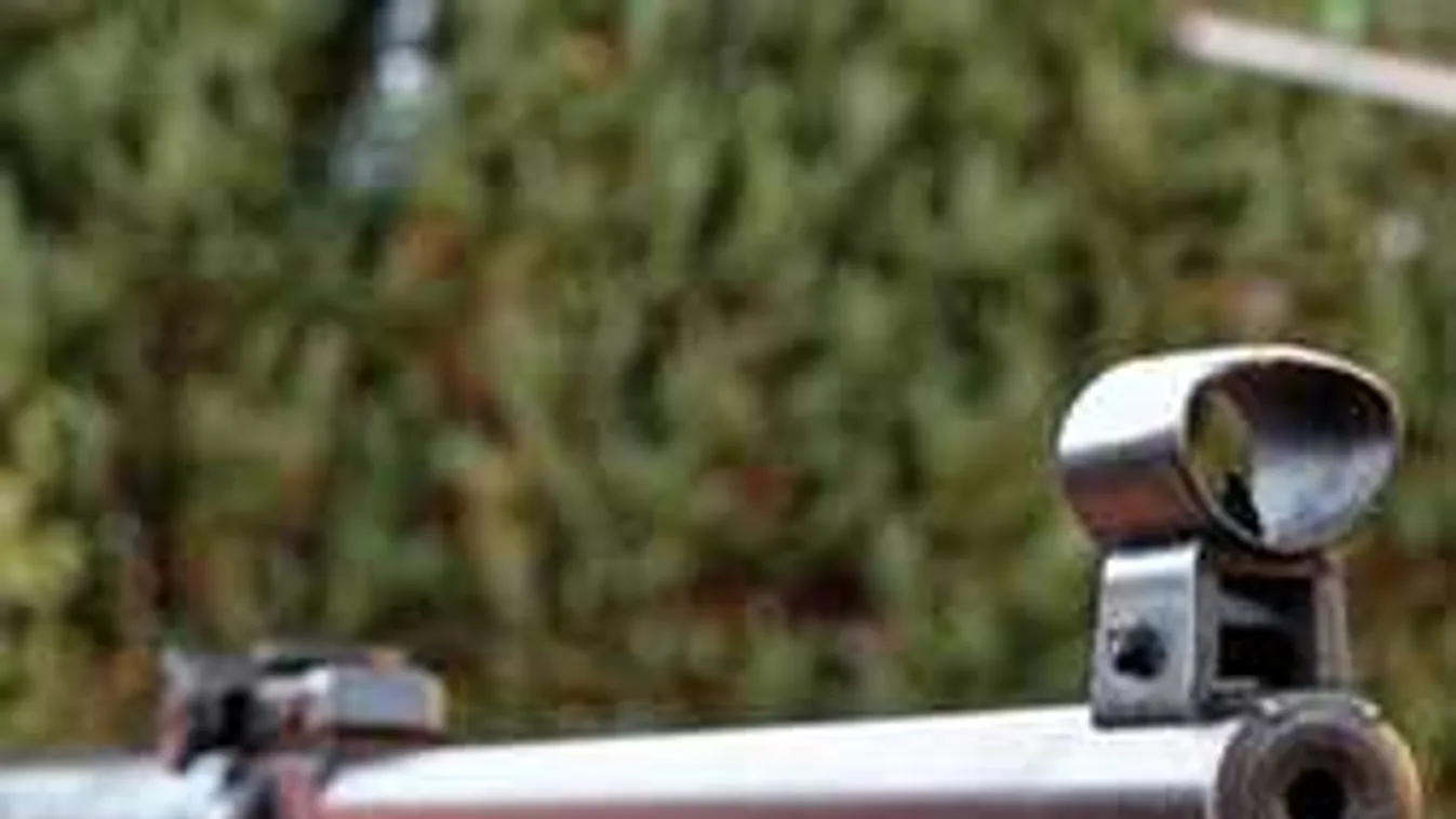 Teljes döbbenet: a nyolcadikról lövöldöztek az utcán dolgozókra