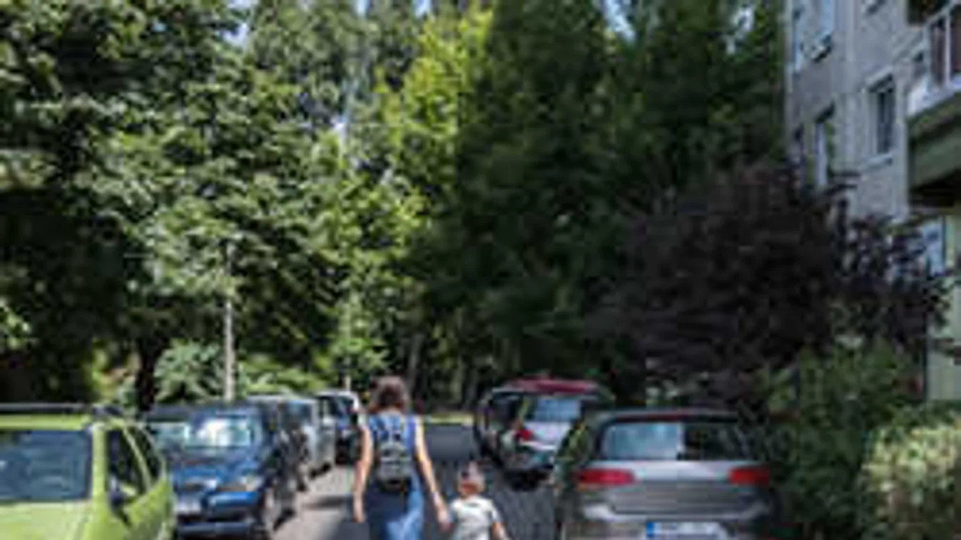 Ellopják a járdát a lakótelepeken!