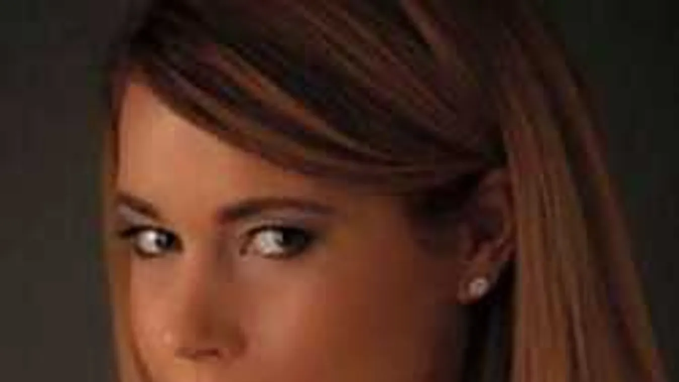 Baukó Éva falatnyi bikinibe szuszakolta "ikreit"