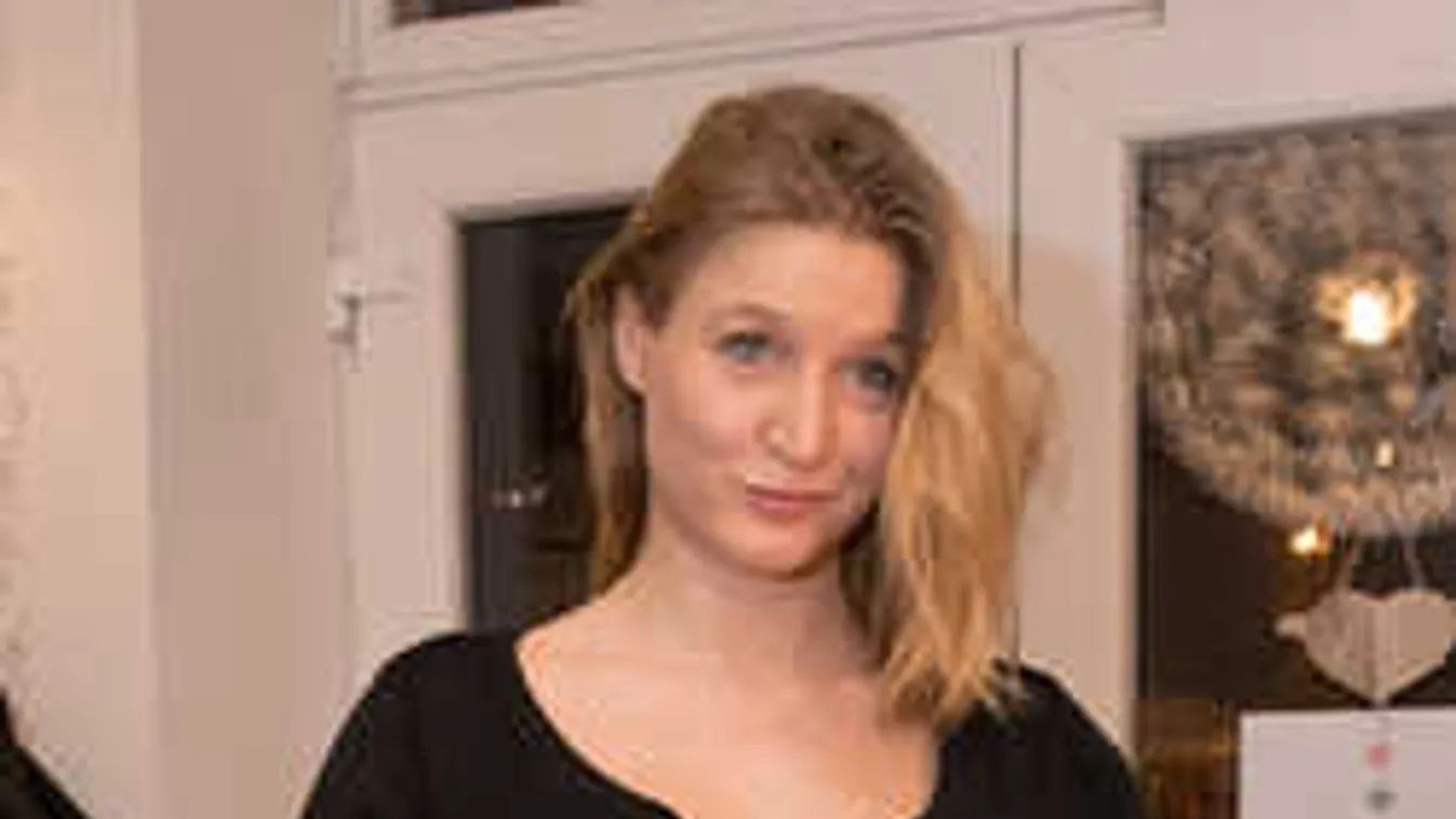 Friss fotóval üzent a mindenórás magyar színésznő