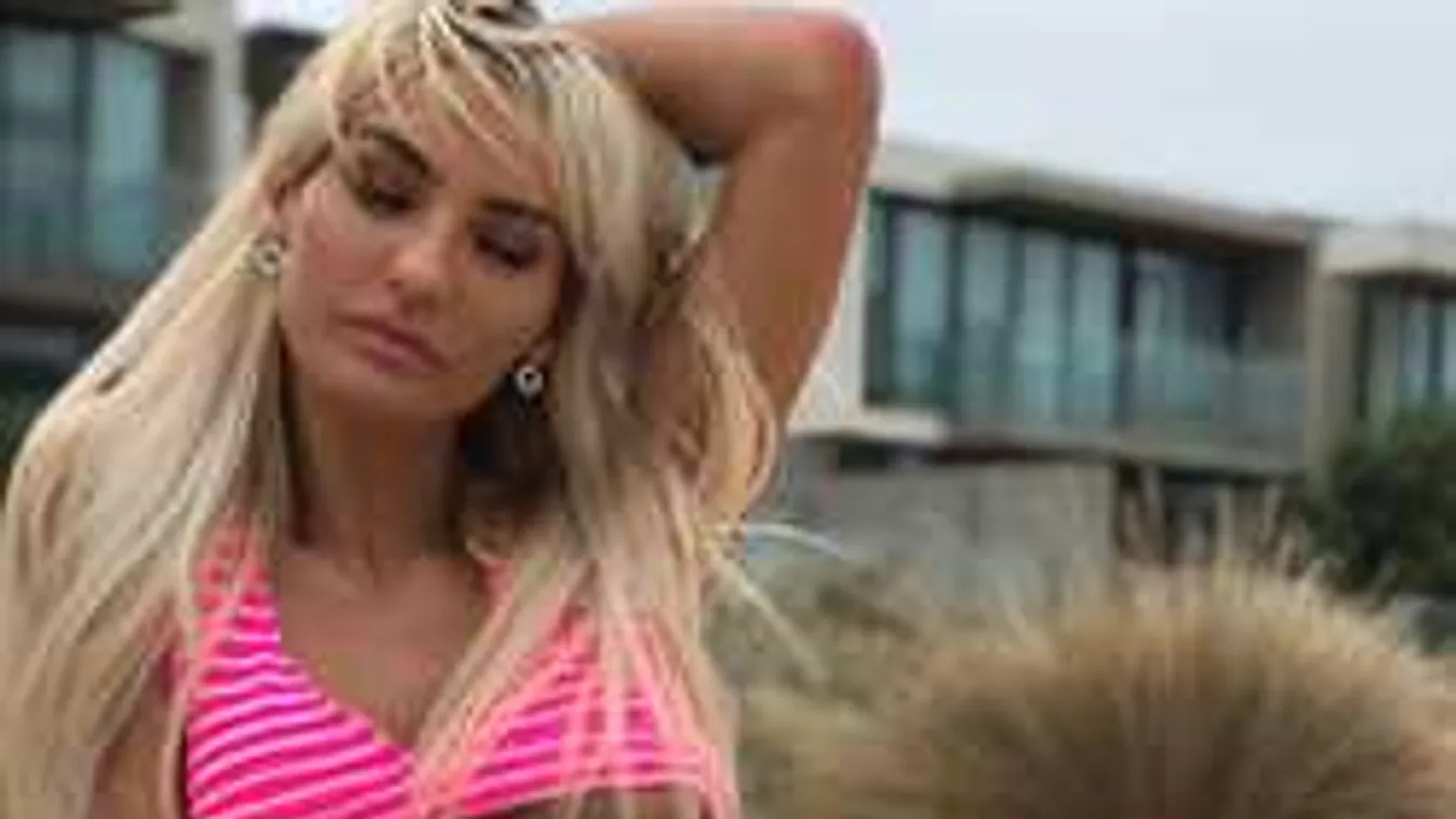 Félrehúzza bugyiját, óriásit terpeszt a vadító dokinő