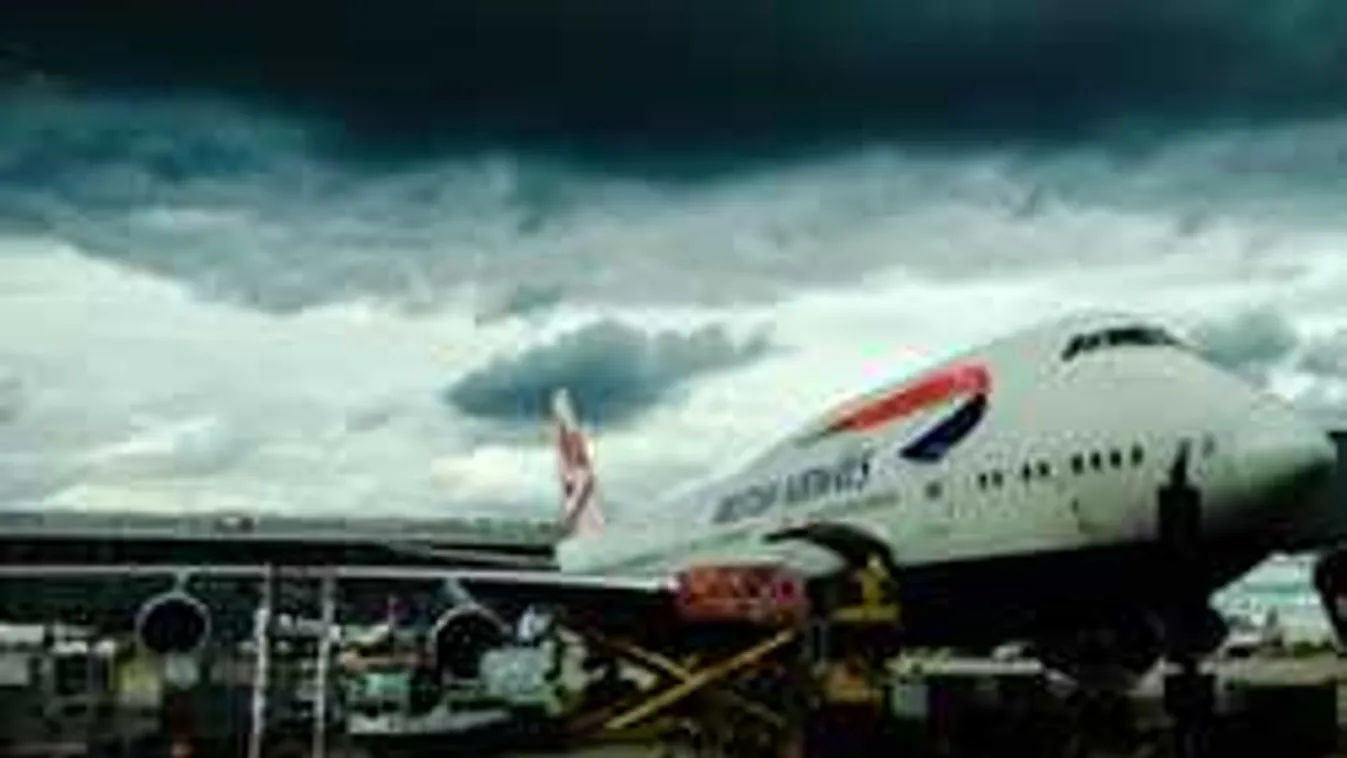 Gigabotrány a repülőn, a pilóta viselkedése mindenen túltesz