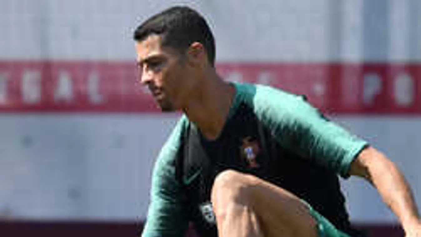 Ronaldo rövid nadrágban villantott, örömet okozott a hölgyeknek