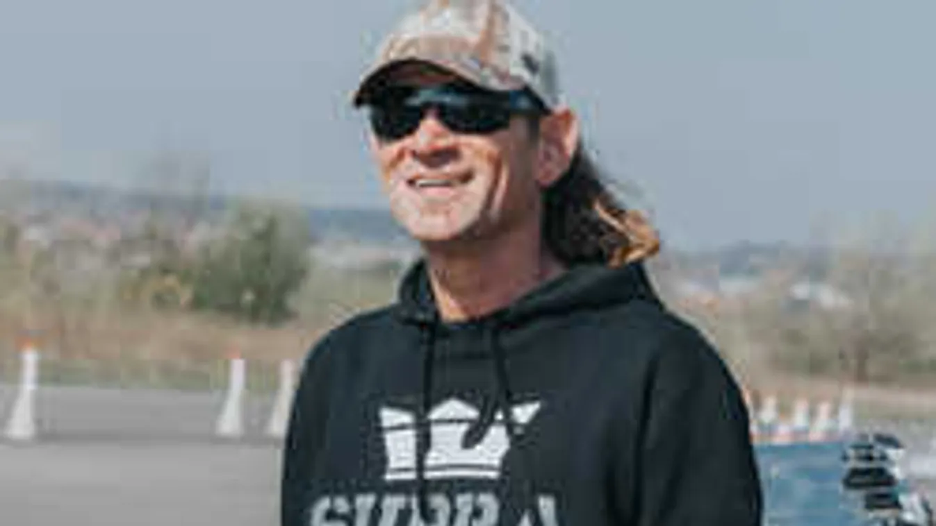 Segíts te is: Árverésre került a magyar rocklegenda gitárja