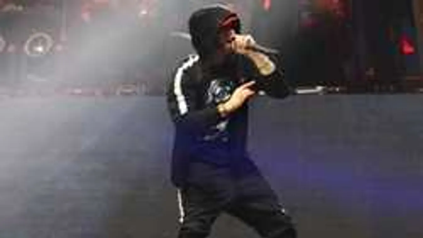 Zokogtak a rajongók: pánik tört ki a világhírű rapper koncertjén